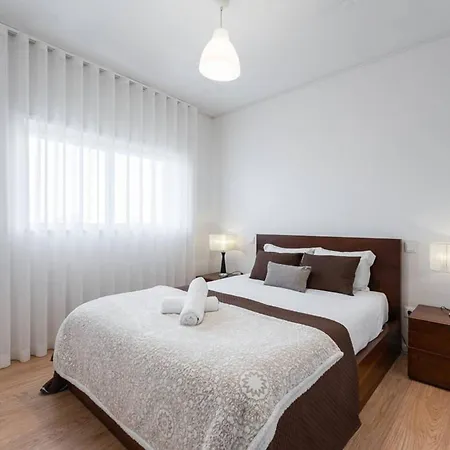 Ferienhaus Spacious House In Esposende With Private Parking