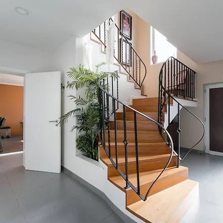 Ferienhaus Spacious House In Esposende With Private Parking