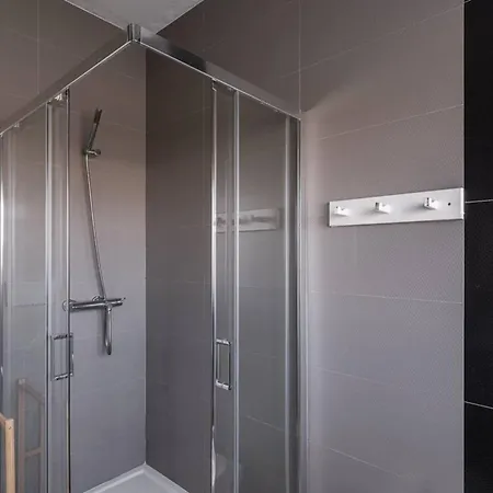 Ferienhaus Spacious House In Esposende With Private Parking