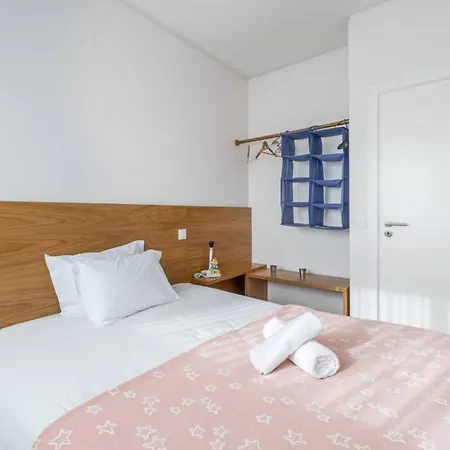 Ferienhaus Spacious House In Esposende With Private Parking Braga