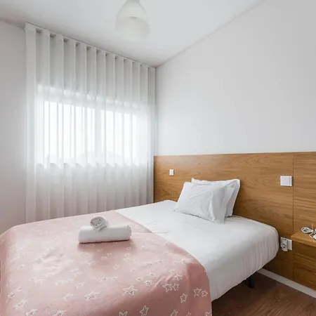 Ferienhaus Spacious House In Esposende With Private Parking