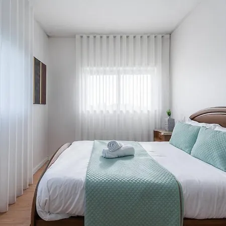Ferienhaus Spacious House In Esposende With Private Parking