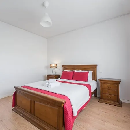 Spacious House In Esposende With Private Parking
