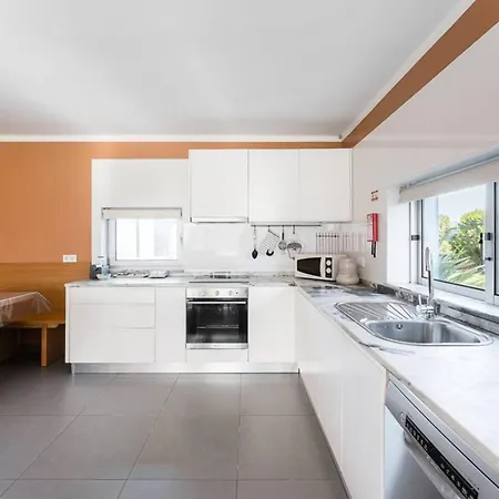 Spacious House In Esposende With Private Parking Ferienhaus
